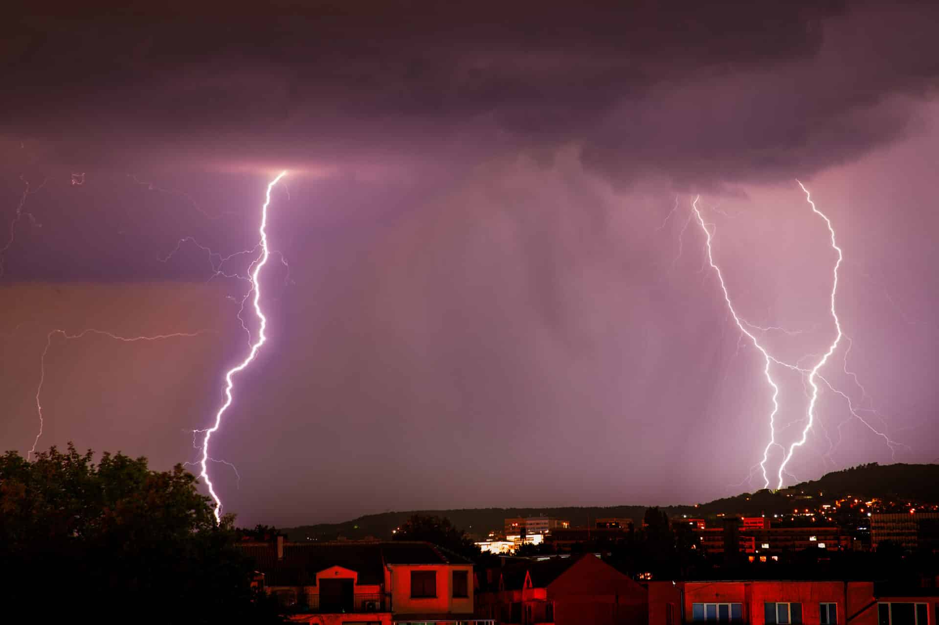 protega eletrodomésticos e eletrônicos as quedas de energia