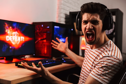 um gamer em frente ao seu pc gamer