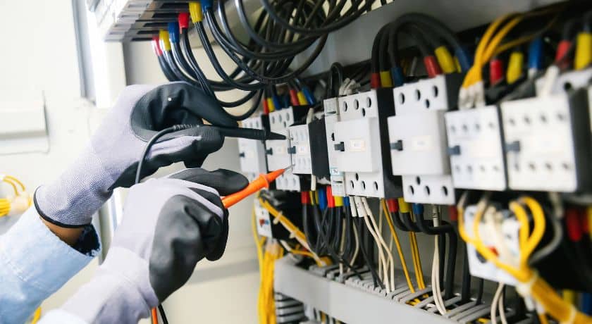 manutenção em parte elétrica