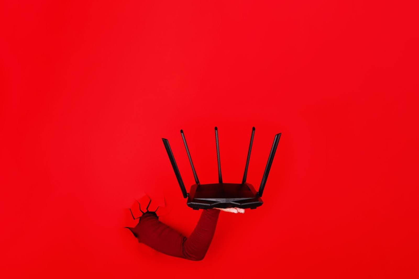 Descubra a importância de usar um nobreak para roteador e proteger sua conexão de internet contra quedas de energia. Saiba como a TS Shara pode garantir que sua internet continue funcionando sem interrupções